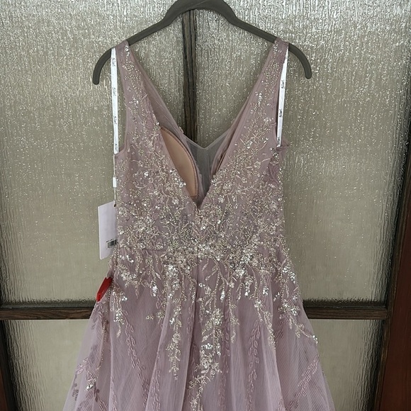 Mac Duggal EMBELLISHED SOFT TIE SLEEVELESS V NECK GOWN size 4 $798 - Picture 10 of 15